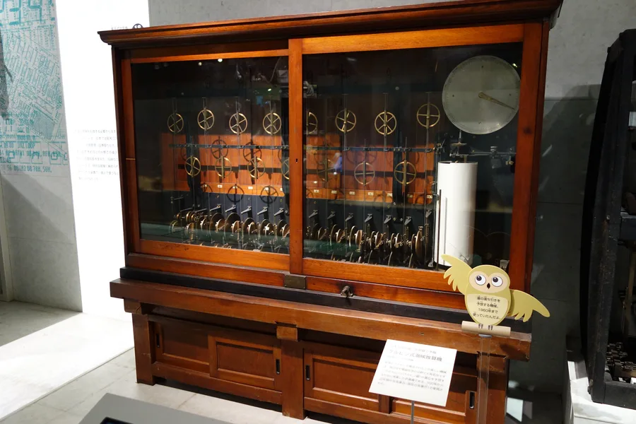 Mesin prediksi pasang surut Lord Kelvin dipamerkan di National Museum of Nature and Science, Tokyo