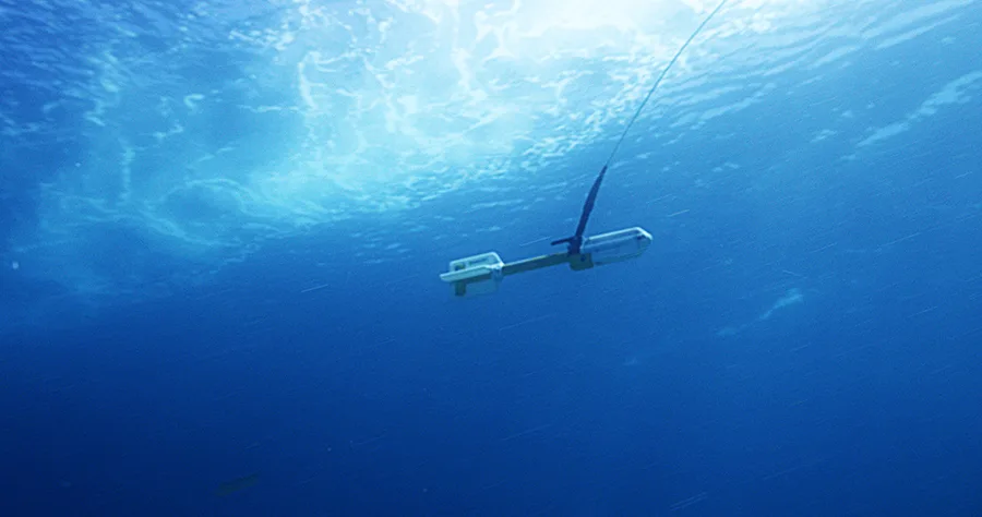 Magnetometer laut yang ditarik di belakang kapal survei