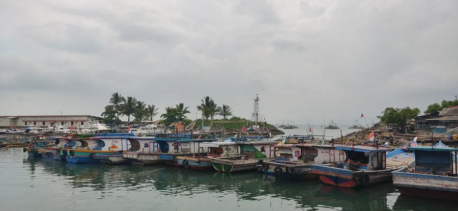 Dermaga perikanan di Palabuhanratu, Jawa Barat, Indonesia